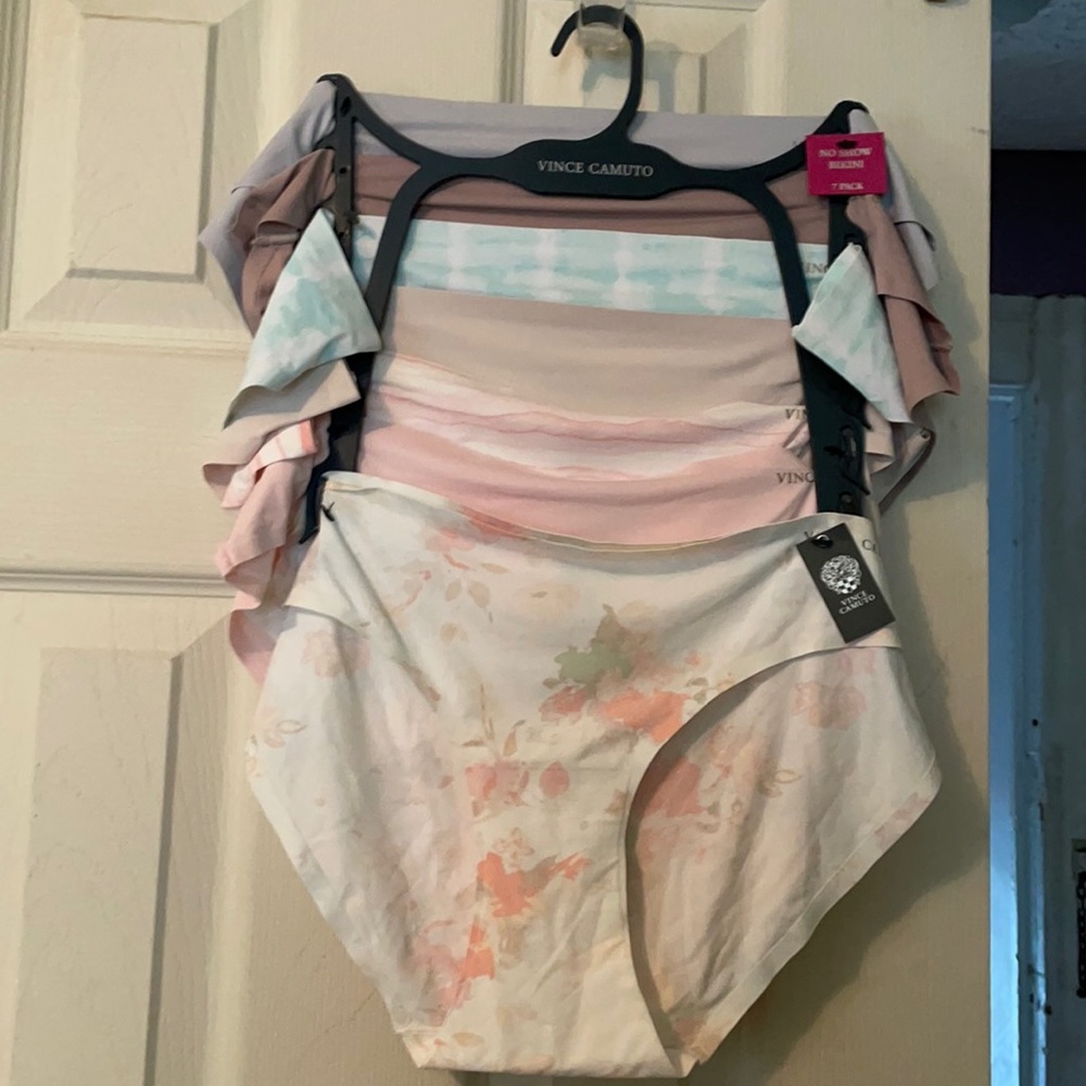 Vince CAMUTO 7 pack, no show hipsters panties